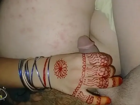 Desi wifey SidraMinhas covets a meaty guy-bap for her Pakistani prego rail XXX Video