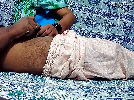 Antique Indian duo hooks up with torrid Indian mommy in douche fuck-a-thon gauze XXX Video